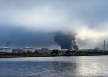 Sulm dronësh ukrainas në Shën Petersburg; terminal nafte goditet, shpërthime dhe zjarre, qyteti lindës i Putinit në alarm
