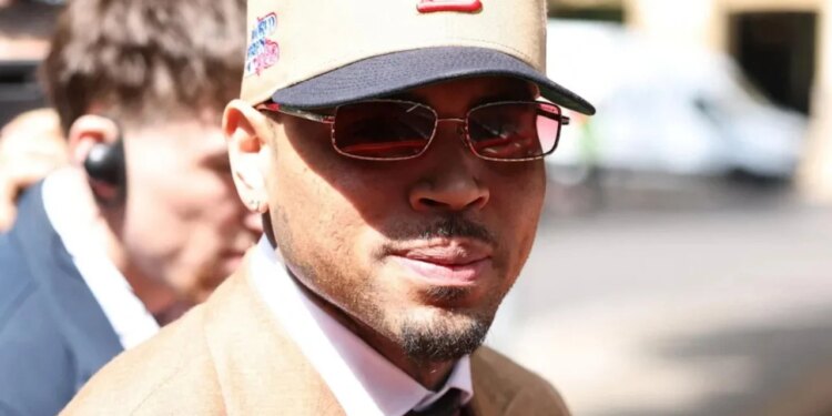 Sulm në klub nate, Londër: Chris Brown pranon fajësinë për shishe qelqi në kokë dhe shqelma ndaj producentit