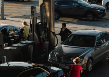 Sulmet amerikane ndaj SHBA shkaktojnë rritje prej 3% të çmimeve të naftës