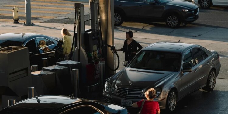 Sulmet amerikane ndaj SHBA shkaktojnë rritje prej 3% të çmimeve të naftës