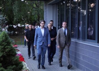 Takime që nuk sjellin zgjidhje: Situata politike në Kosovë; ekspertët: Vështirë që Vetëvendosje të merret vesh me LDK