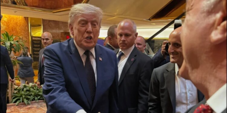 Të gjithë në finalen e madhe të Botërorit: kreu i FSHF Armand Duka poston foto me presidentin Trump