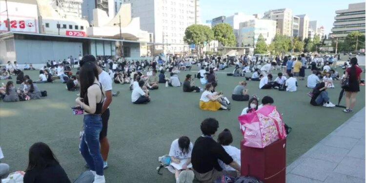 Tërmet i fuqishëm godet Japoninë; urdhër evakuimi për 300,000 njerëz