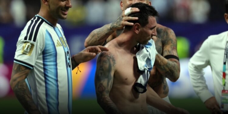 Terrori, furia dhe magjitë, pastaj lotët e Messit teksa parakalon Maradonën; ai është mbreti i asisteve