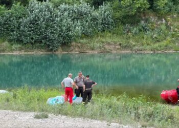 Tragjike në Itali: 38-vjeçari humb jetën pasi rryma e lumit e rrëmben duke shpëtuar djalin e tij