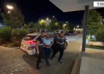 Tre persona arrestohen në Tiranë për armëmbajtje pa leje dhe shkelje të masës së sigurisë
