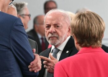 Trump njoftoi tarifë 20% për mallrat në Hormuz; presidenti brazilian: Ai do të bëhet pirat