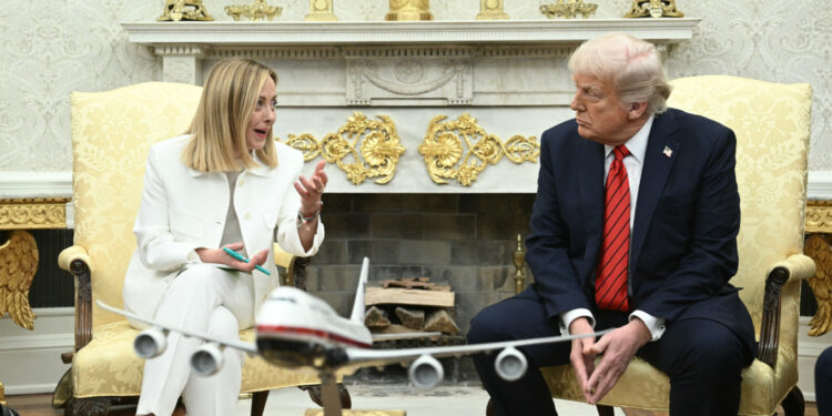 Trump zbut tonet ndaj Melonit: E dua shumë, është njeri i mirë, por nuk i kursen kritikat