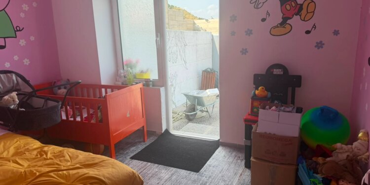 U arrestua dhe u dërgua në burgun e Pojskës me foshnjën; publikohen pamjet e dhomës së nënës 34-vjeçare