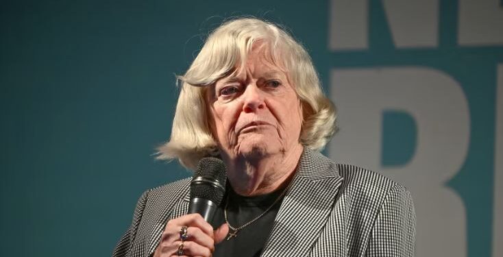 U gjet e vdekur në banesën e saj, policia britanike nis hetim për vrasjen e ish-ministres Ann Widdecombe
