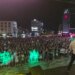 Verë dhe Portokalle në Fier: trupa e humorit dhuroi spektakël dhe qytetarët kaluan një mbrëmje të veçantë
