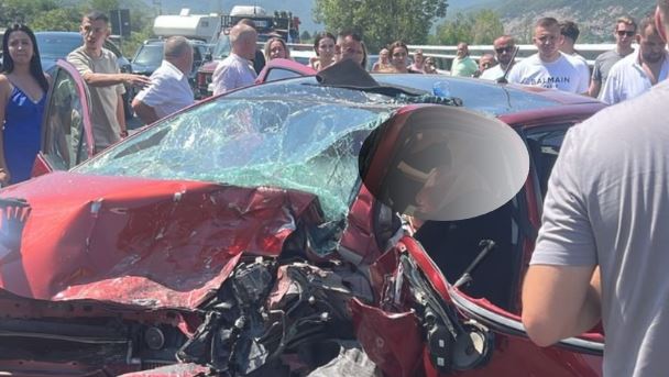 Veturë del nga rruga në Rrugën e Kombit, dy të plagosur pranë Rubikut