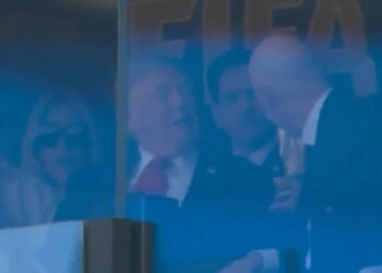Video/ Donald Trump e ndjek finalen e Botërorit pas xhamit antiplumb, masat e sigurisë bien në sy