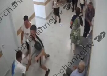 Video/ E goditën disa herë me grushte, pastaj me thikë; babë e bir shtrijnë 32-vjeçarin te Poliklinika Shkodrës