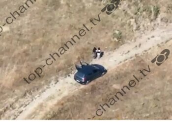 Video: Ish-i fejuari mori peng 24-vjeçaren pas krimit familjar; policia e shpëton, efektivi e merr në krahë, autori…