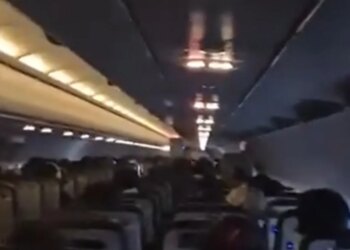 Video: Panik në fluturim në Kili, erërat deri në 107 km/h shkaktuan turbulenca të mëdha në avion
