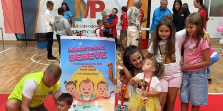 Video/ Pogradeci organizon edicionin e tretë të maratonës me mbi 90 bebe në garë