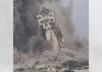 Video/ SHBA publikon pamjet e momentit kur forcat amerikane shkatërrojnë një kullë kontrolli detar iranian pranë Hormuzit