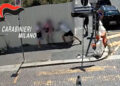 Video/ Turist amerikan grabitet në qendër të Milanos, autorët vepruan pranë një stacioni policie