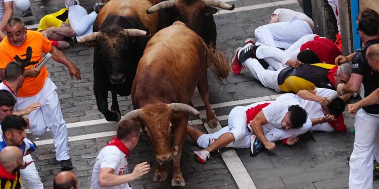 Vrapimi me dema në San Fermin të Spanjës: 12 të plagosur, një në gjendje të rëndë