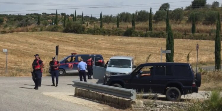 Vrau ish-vjehrrin me armë gjahu në Roskovec dhe u arratis; dalin pamjet, RENEA blindon zonën e autorit 35-vjeçar