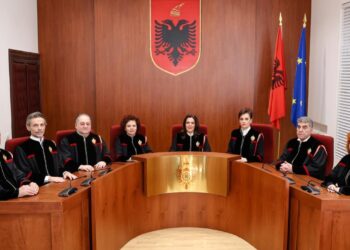 Zbardhet vendimi i arsyetuar i Gjykatës Kushtetuese: miratimi i ngritjes së Komisionit për Zgjedhjet dhe refuzimi për McGonigal