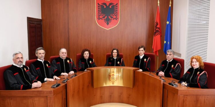 Zbardhet vendimi i arsyetuar i Gjykatës Kushtetuese: miratimi i ngritjes së Komisionit për Zgjedhjet dhe refuzimi për McGonigal