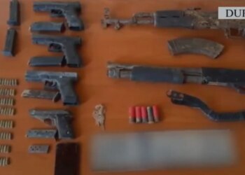 Zbulohet arsenal armësh në Durrës; arrestohet 20-vjeçari i dyshuar për furnizim të grupeve kriminale