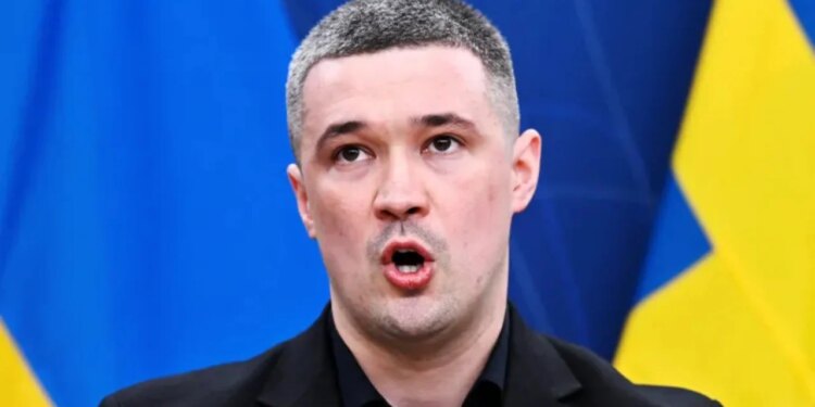 Zelensky kryen ndryshime në qeveri dhe shkarkon ministrin e Mbrojtjes pas 6 muajsh në detyrë