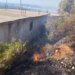 Zjarr në zonën e Ujit të Ftohtë në Vlorë, flakët rrezikojnë banesat, zjarrfikësit në terren monitorojnë situatën