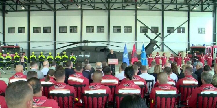 Zjarret dhe emergjencat: Rama—Kam propozuar pagë-shpërblim për zjarrfikësit; në fund të vitit shtetit do t’i vinë 3 avionë