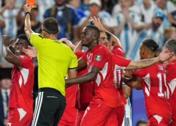 Zvicra akuzojnë për favorizim të Argjentinës, tifozët anglezë në ankth: Gjysmëfinale e shitur