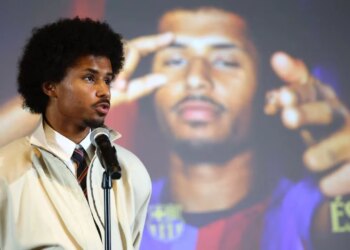 Zyrtarisht i Barcelonës — Adeyemi: Messi, lojtari më i mirë që kam parë, mezi pres të luaj me Yamal