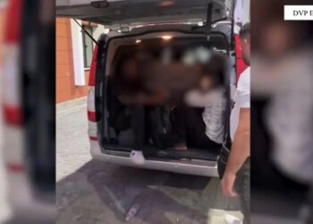 24 emigrantë të paligjshëm tentuan të kalonin ilegalisht në Shqipëri; tre persona arrestohen në aksin Librazhd–Elbasan