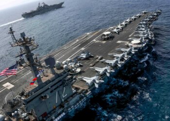 272 ditë në det/ USS Abraham Lincoln kthehet në SHBA me 5,000 marinarë të rraskapitur, makthi në aeroplanmbajtësen