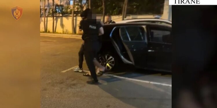 40-vjeçari në Tiranë kapet në flagrancë i armatosur me pistoletë dhe vihet në pranga