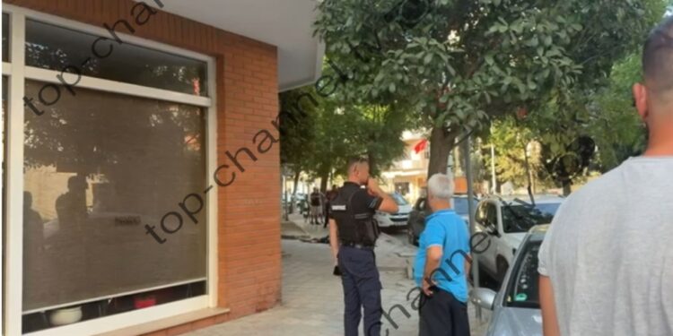 50-vjeçari në Vlorë humb jetën pas rënies nga ballkoni i pallatit