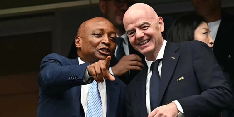 Afrika shfaq hapur mbështetje për presidentin e FIFA-s në mes të revoltës së UEFA-s