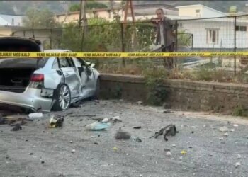 Aksident i frikshëm në aksin Gjirokastër-Kakavijë: përplasen dy automjete, 3 të plagosur