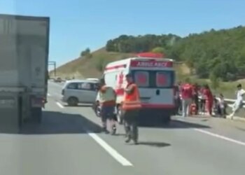 Aksident i frikshëm pranë kufirit Kosovë–Shqipëri, shtatë persona ngelin të plagosur