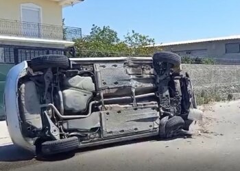 Aksident i rëndë në Lushnje: automjeti përplaset me barrierat, rrotullohet dhe drejtuesja përfundon në spital
