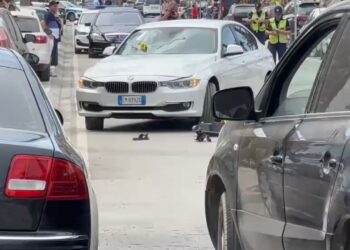 Aksident në Vlorë, automjet përplas monopatinë; drejtuesi i mjetit elektrik plagoset rëndë