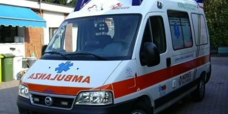 Aksident në aksin Peqin–Elbasan: dy automjete u përplasën, një i plagosur