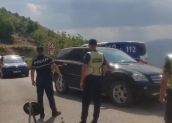 Aksident pranë Malit të Tomorrit: frenat dështuan, makina doli nga rruga; 7 të plagosur, dy rëndë në Trauma