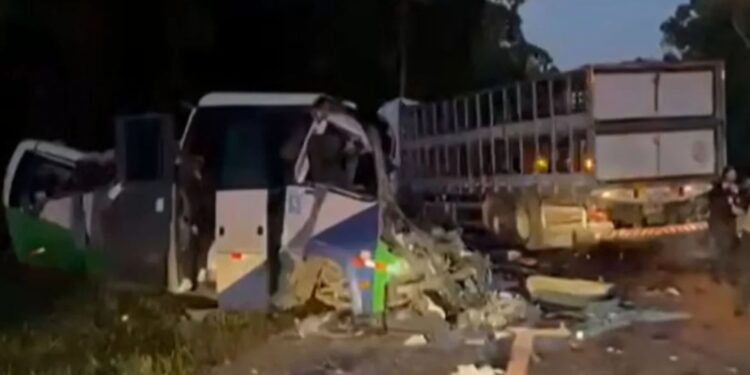 Aksident tragjik në Brazil: kamioni dhe autobusi përplasen kokë më kokë, 21 të vdekur