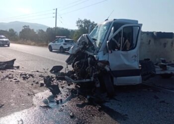 Aksident tragjik në Greqi: Makina përplaset me kamionin, humbin jetën nënë e bir nga Shqipëria