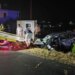 Aksidenti me 3 viktima në Manzë: BMW e shkatërruar, dyshohet drejtuesi humbi kontrollin dhe u përplas në bordurë