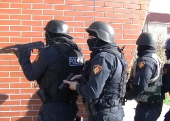 Aksion i Renea dhe Policisë në Korçë për kapjen e të dënuarit me 18 vite burg për vrasje