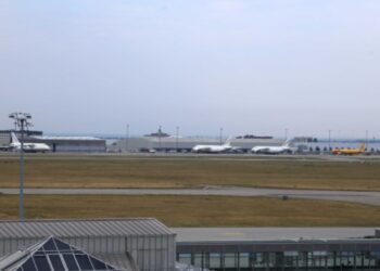 Alarm në aeroportin e Leipzigut, gjendet dron me bombë pranë avionit ukrainas; SHBA refuzon raketat Patriot