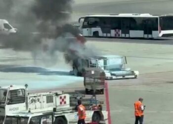 Alarm në aeroportin e Malpensës, Milano: karroca bagazhesh pranë avionit morën flakë; dyshohet për një bateri litiumi